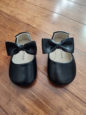 Felix & Flora Baby Girls Black Bow Velcro Mary Jane Shoes, Size 135 (Size 6)